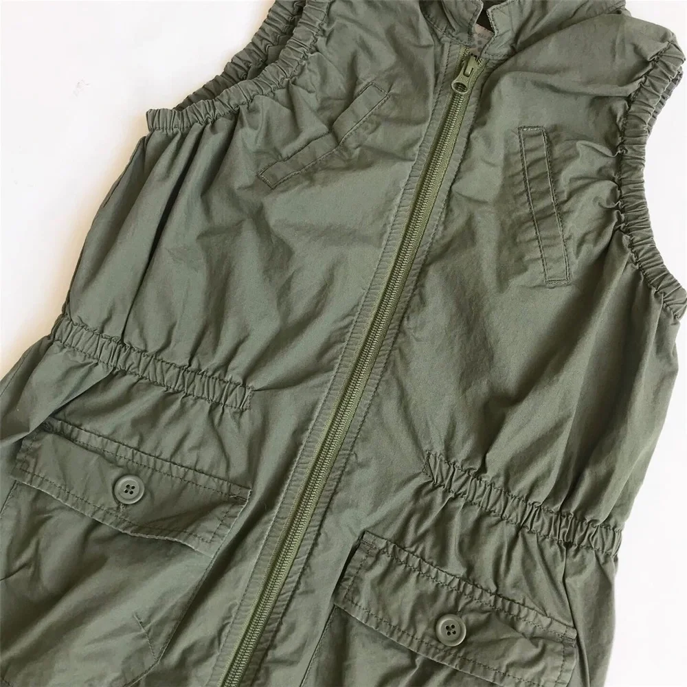 Old Navy olive cargo vest  EUC  LG(10-12Y)